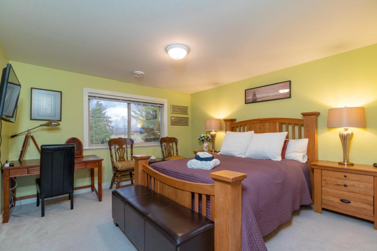 Cedar Manor Bed And Breakfast Pitt Meadows ภายนอก รูปภาพ