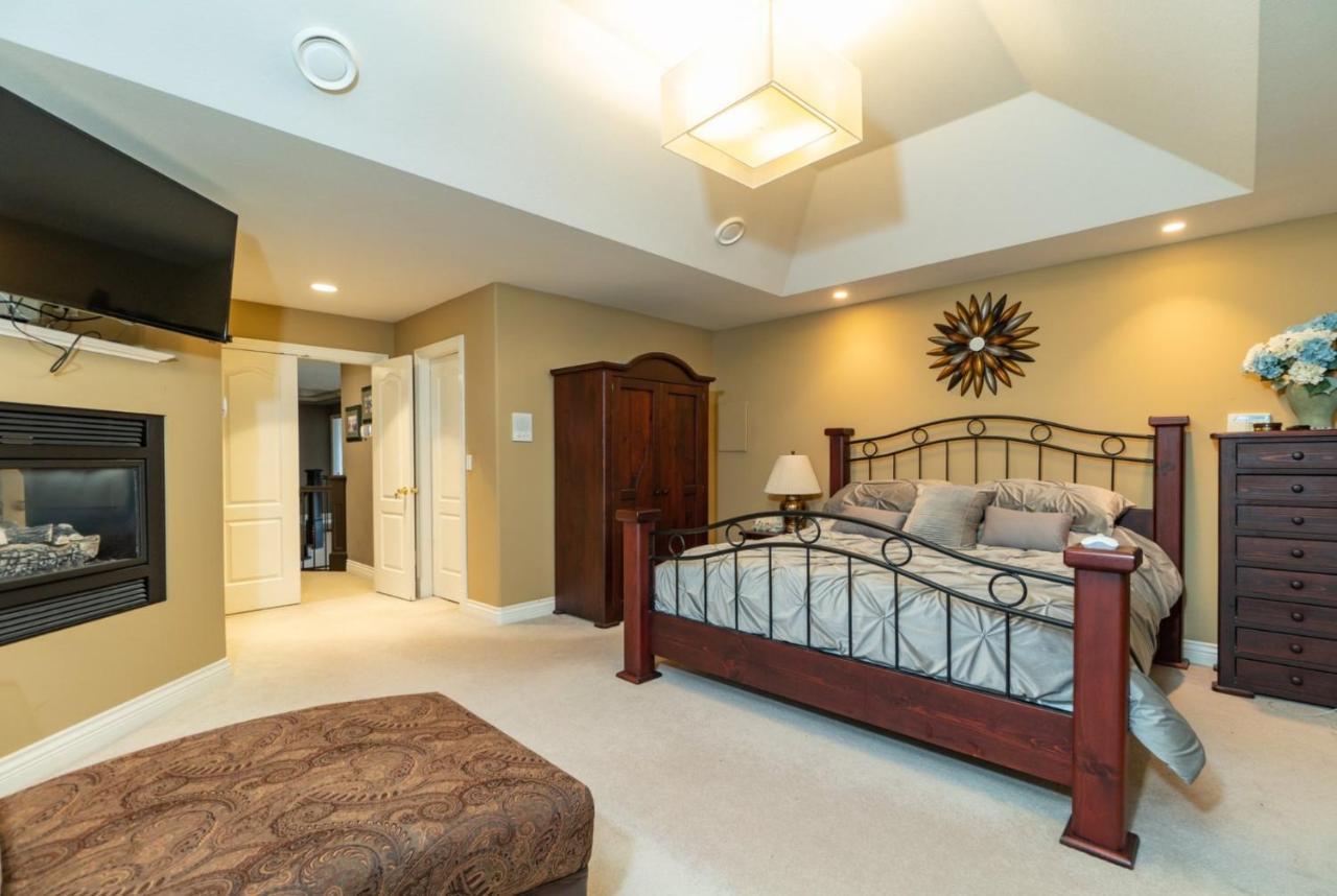 Cedar Manor Bed And Breakfast Pitt Meadows ภายนอก รูปภาพ