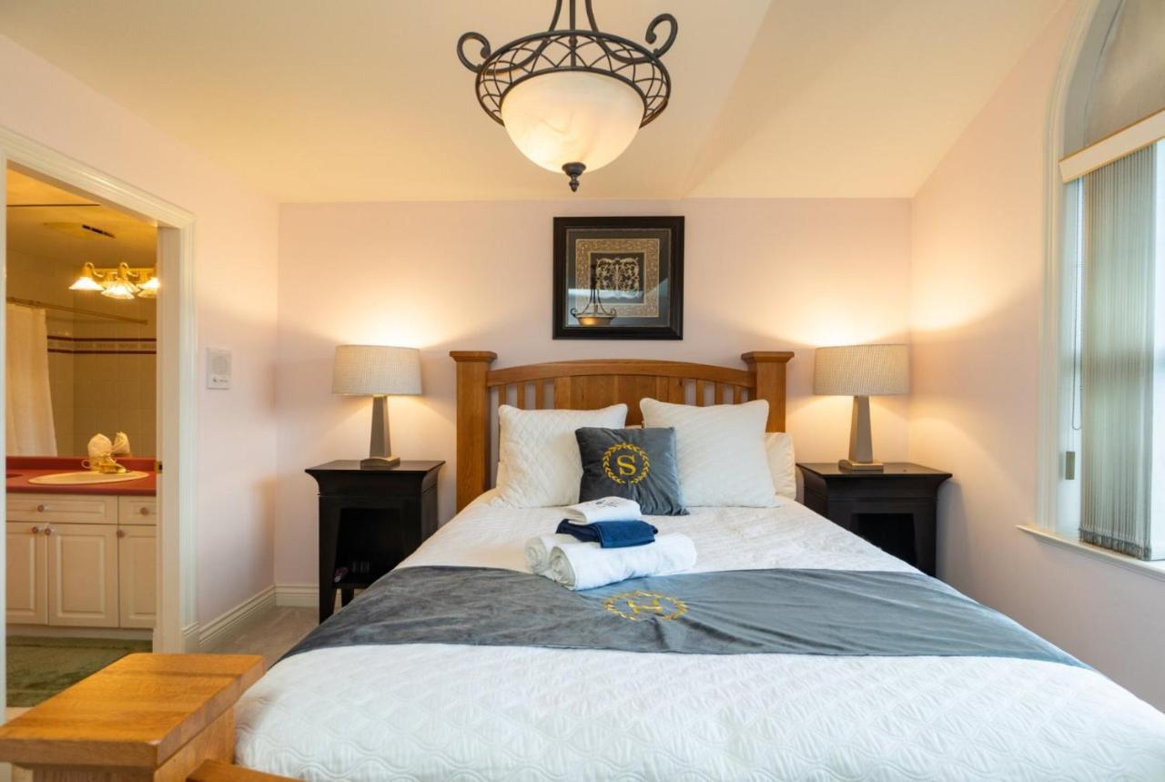 Cedar Manor Bed And Breakfast Pitt Meadows ภายนอก รูปภาพ