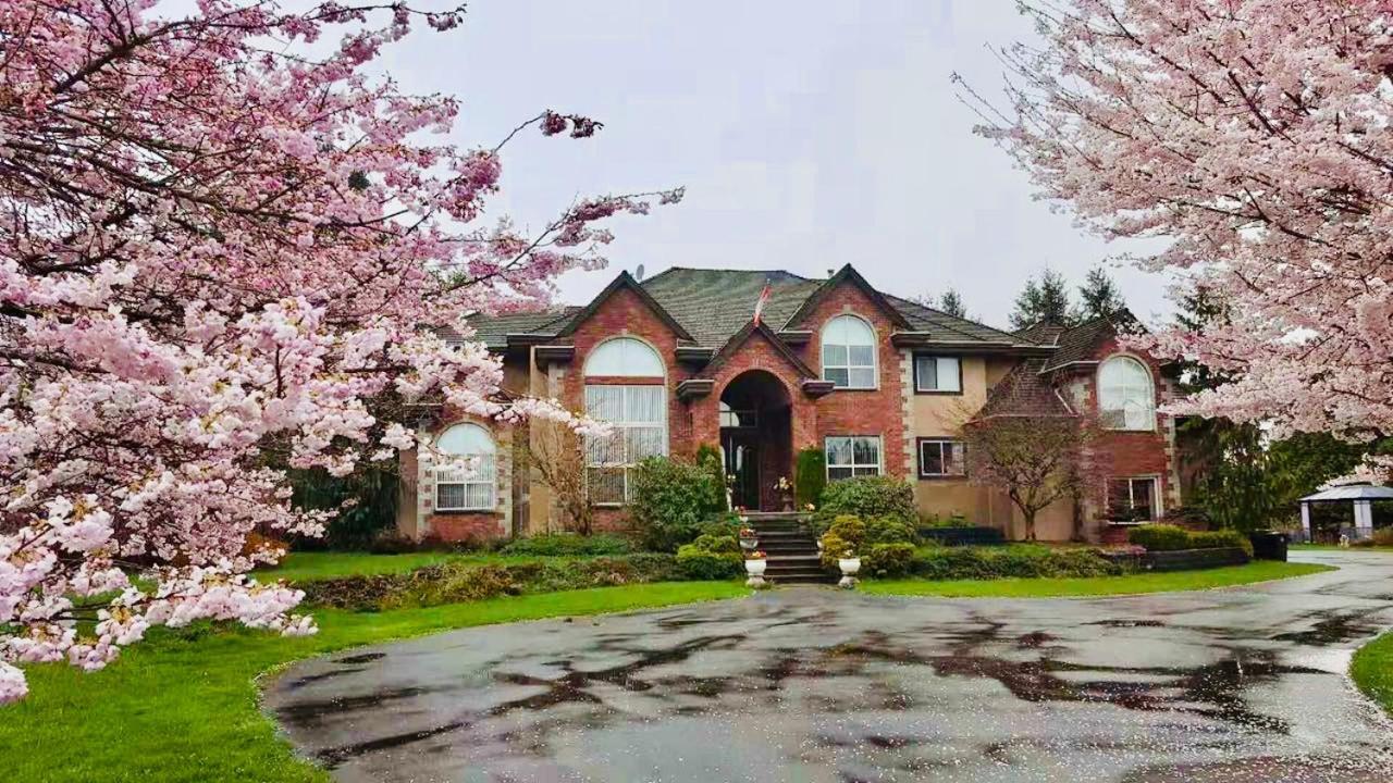 Cedar Manor Bed And Breakfast Pitt Meadows ภายนอก รูปภาพ