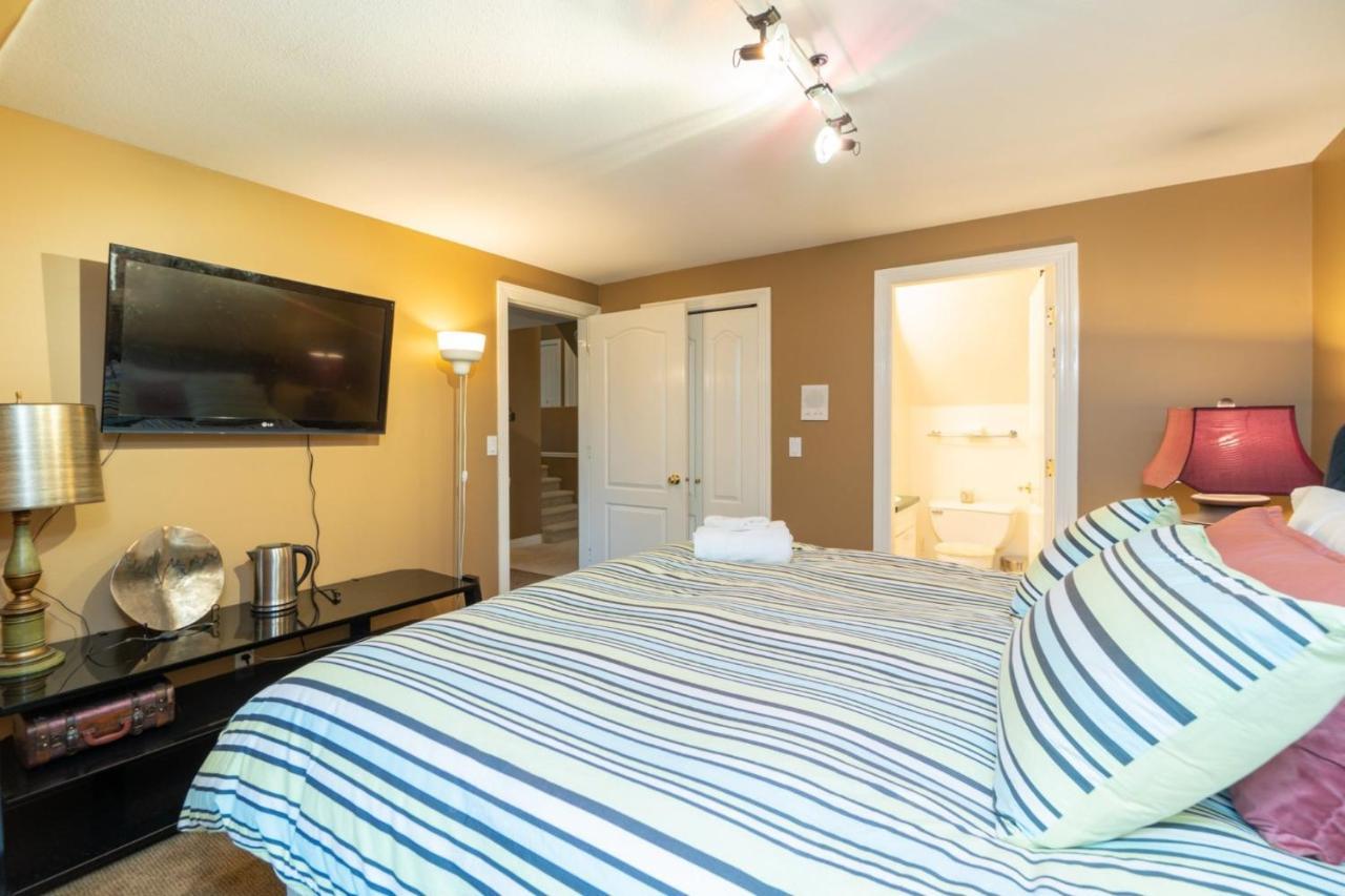 Cedar Manor Bed And Breakfast Pitt Meadows ภายนอก รูปภาพ